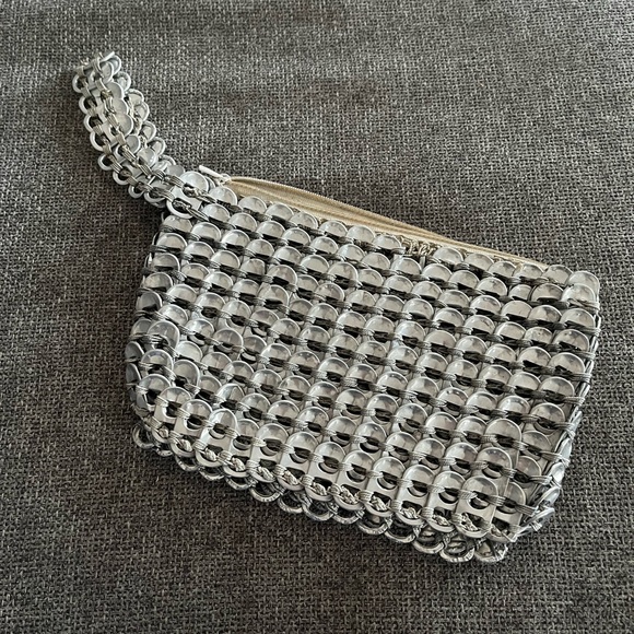 ♻️ Unique re-purposed can tab clutch - gently used - small w wristlet + zipper - Picture 1 of 3